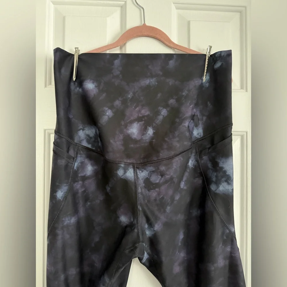 Maternity Powersoft Leggings - Picture 3 of 4